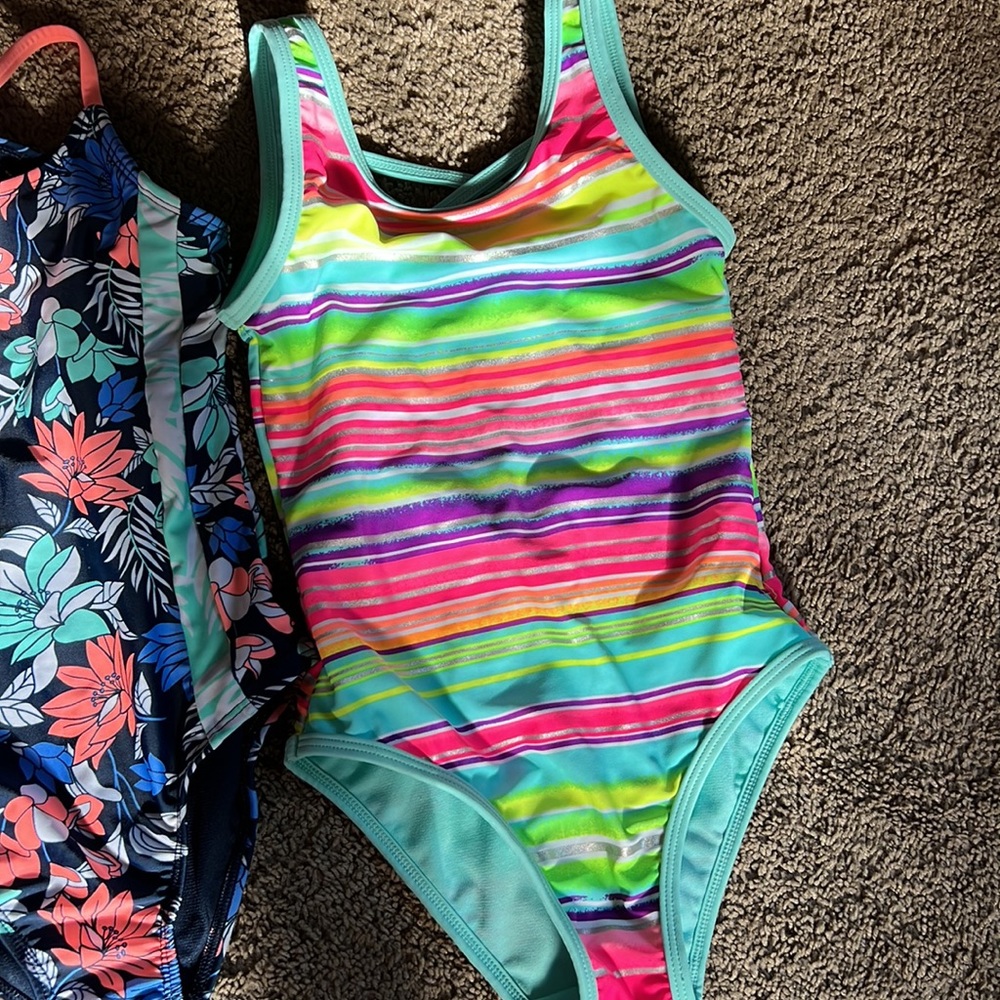 Girls bathing suit lot - Picture 2 of 4